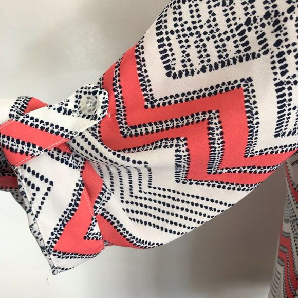 IZ Byer Tunic Top Chevron Print Women’s Sz Med Pink White 3/4 Roll Tab Sleeve - Picture 6 of 8